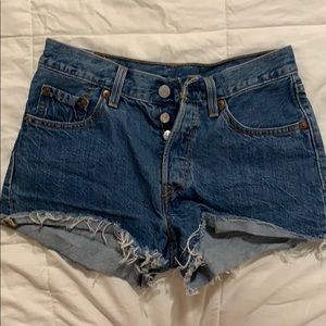 Levi’s mid rise shorts!